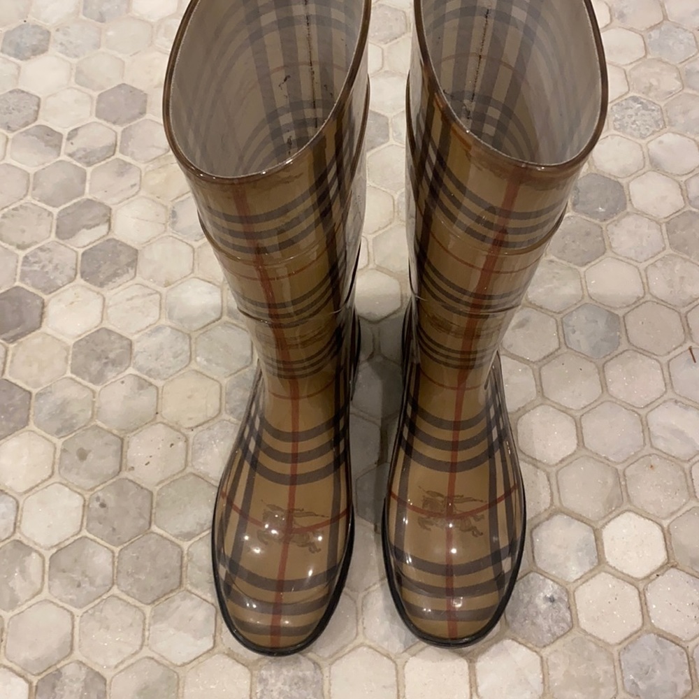 Burberry rain boots / wellies